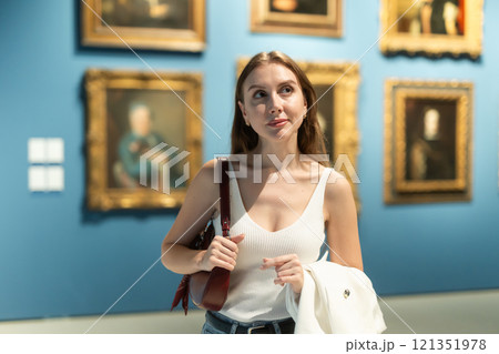 Student in the Art Gallery 121351978