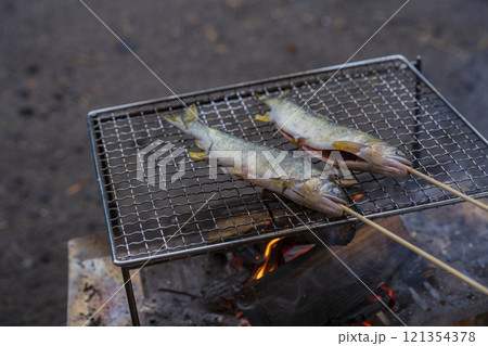 マスの塩焼きイメージ素材 マスの塩焼きイメージ素材 121354378