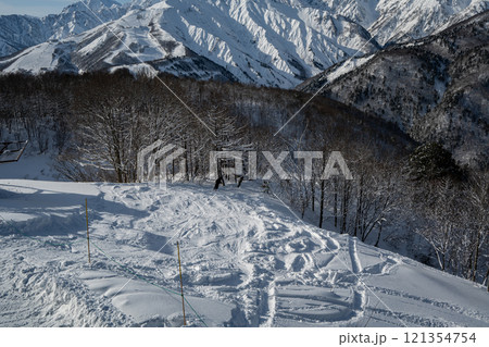 スキー場　ゲレンデ風景　白馬岩岳スノーフィールド 121354754
