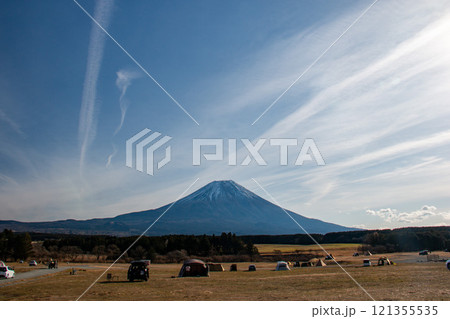 朝霧高原から 冬の富士山の絶景 静岡県富士宮市 日本 朝霧高原から 冬の富士山の絶景 静岡県富士宮市 日本 121355535