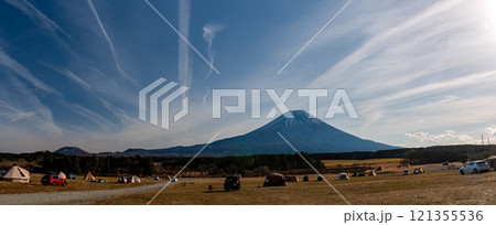 朝霧高原キャンプ場から 冬の富士山の絶景 静岡県富士宮市 日本 朝霧高原キャンプ場から 冬の富士山の絶景 静岡県富士宮市 日本 121355536