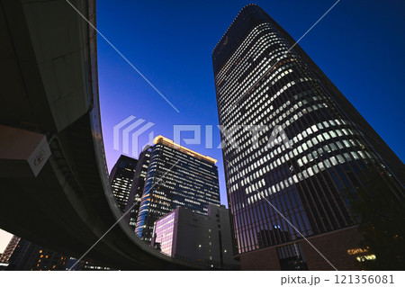 夜の都市景観 大阪府 日本 121356081