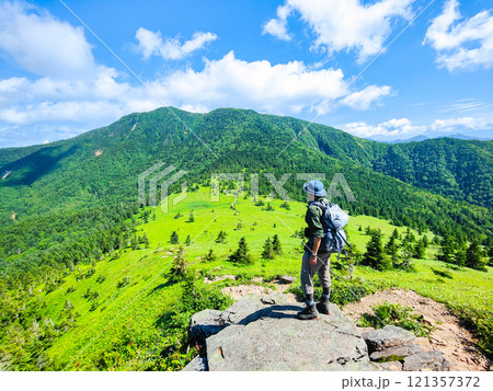 夏の四阿山・根子岳登山(根子岳~四阿山:四阿山山頂を望む) 夏の四阿山・根子岳登山(根子岳~四阿山:四阿山山頂を望む) 121357372