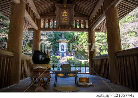 祖廟拝殿から祖廟塔を望む 121357448