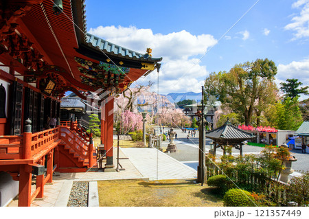 祖師堂から境内を望む 121357449