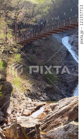 Bridge over Biryong Falls, Seoraksan National Park, South Korea 121357713