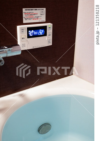 お風呂のある風景 湯船と浴室リモコン お風呂のある風景 湯船と浴室リモコン 121358218