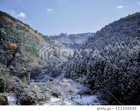 雪の降った祖谷 121358830