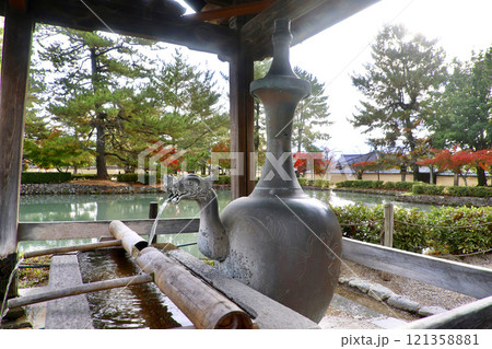 法隆寺・手水舎（奈良県・斑鳩町） 121358881