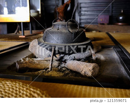 古民家の囲炉裏 121359071