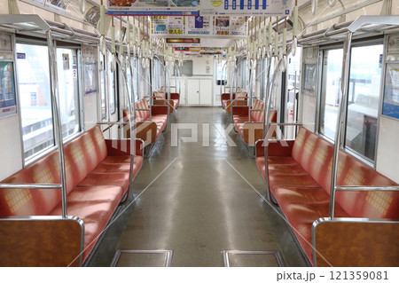 ［M］大阪メトロ御堂筋線21系電車（電車内） 121359081