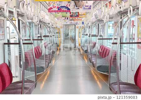 ［M］大阪メトロ御堂筋線30000系電車（電車内） 121359083