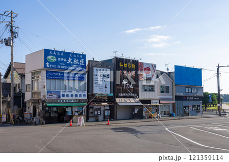 松島海岸駅前の風景 121359114