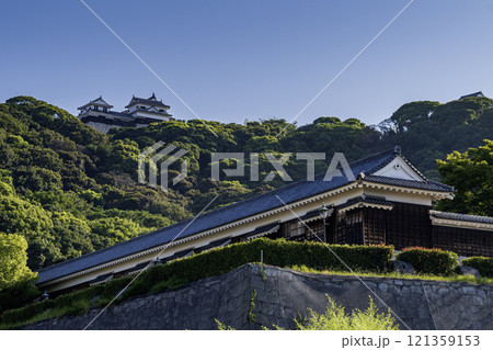 松山城　二之丸史跡庭園より望む天守　愛媛県松山市　Nikon Z50撮影 121359153