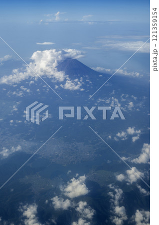 夏の富士山　飛行機からの眺め　縦構図　Nikon Z50撮影 121359154