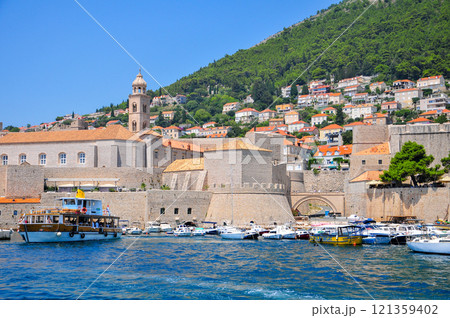 クロアチアにあるドゥブロブニクのとても美しい街並み風景 121359402