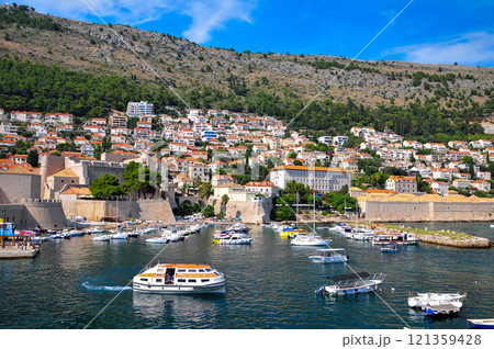 クロアチアにあるドゥブロブニクのとても美しい街並み風景 クロアチアにあるドゥブロブニクのとても美しい街並み風景 121359428