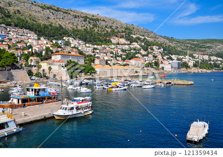 クロアチアにあるドゥブロブニクのとても美しい街並み風景 クロアチアにあるドゥブロブニクのとても美しい街並み風景 121359434