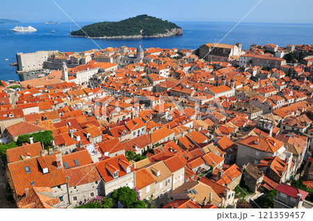 クロアチアにあるドゥブロブニクのとても美しい街並み風景 121359457
