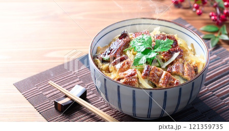 うな玉丼 (ふわっふわのうなぎに卵が絡まってご飯が進みます) うな玉丼 (ふわっふわのうなぎに卵が絡まってご飯が進みます) 121359735