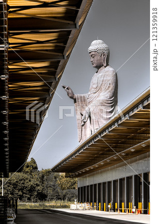 倉庫と牛久大仏 121359918