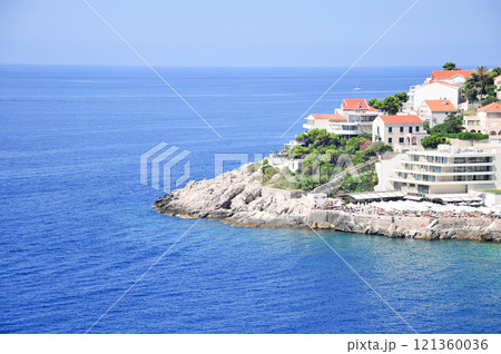 ドゥブロブニクにあるアドリア海に面したとても美しいビーチの風景 121360036