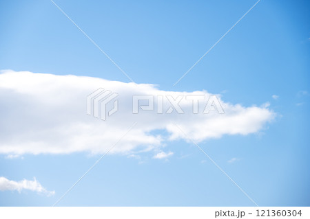 冬の空 青空 晴れ 12月 素材 【東京都】 冬の空 青空 晴れ 12月 素材 【東京都】 121360304