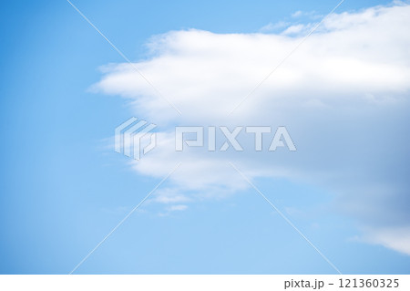 冬の空 青空 晴れ 12月 素材 【東京都】 冬の空 青空 晴れ 12月 素材 【東京都】 121360325