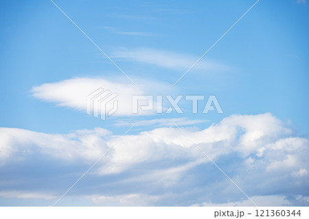 冬の空 青空 晴れ 12月 素材 【東京都】 121360344