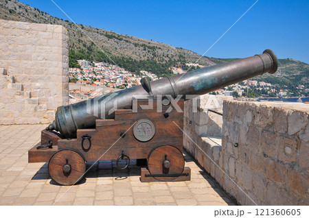 ドゥブロブニクにあるロブリイェナッツ要塞の美しい風景 121360605