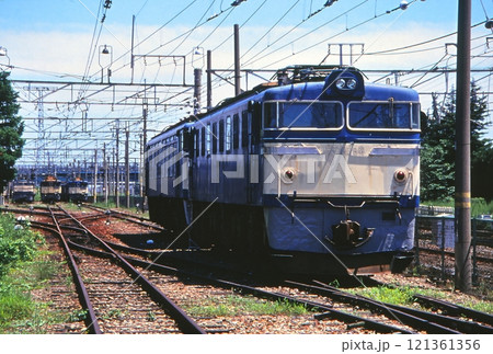 高崎運転所に留置されるEF60形電気機関車 121361356