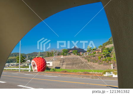 フルーツバス停のイチゴ・井崎バス停 フルーツバス停のイチゴ・井崎バス停 121361382