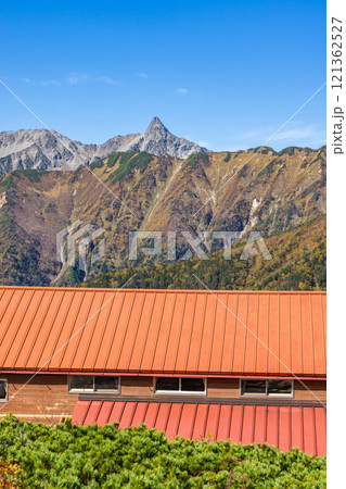 常念乗越から見る喜作新道と槍ヶ岳　北アルプス　大天井岳パノラマ銀座縦走登山 121362527