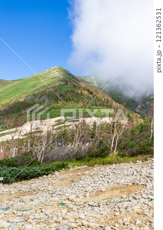 常念乗越から見る横通岳　北アルプス　大天井岳パノラマ銀座縦走登山 121362531