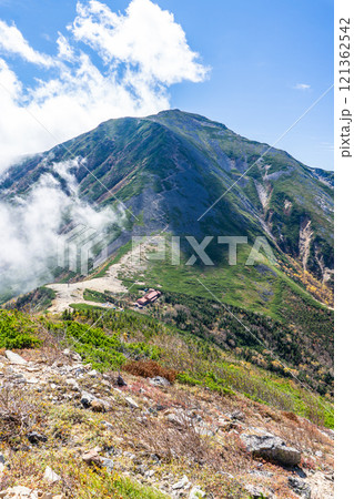 パノラマ銀座から見る常念岳と常念乗越　北アルプス　大天井岳パノラマ銀座縦走登山 121362542