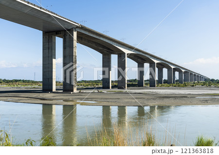 The elevated section of National Freeway 3 across the Kaoping River in Kaohsiung City, Taiwan. The elevated section of National Freeway 3 across the Kaoping River in Kaohsiung City, Taiwan. 121363818