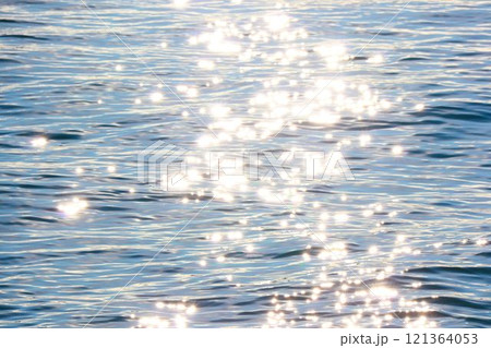 朝日に輝く水面 朝日に輝く水面 121364053