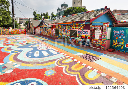 Painted view of the Rainbow Village in Taichung, Taiwan. which used to be a village that was military dependent, is a top-rated tourist attraction in Taichung. 121364408