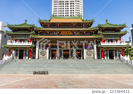 Building view of the Sunfong (Sanfeng) Temple in Kaohsiung, Taiwan, enshrined to the Neza (also known as Marshal of the Central Altar). 121364411