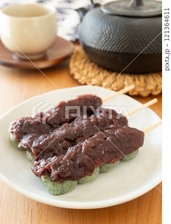 粒餡がのったよもぎ団子3本　和菓子　蓬団子 121364611