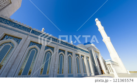 カザフスタン・アスタナ　中央アジア最大のモスク【グランドモスク】外観  / Astana, KZ 121365574