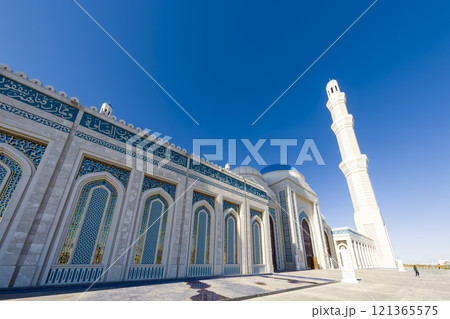 カザフスタン・アスタナ　中央アジア最大のモスク【グランドモスク】外観  / Astana, KZ 121365575