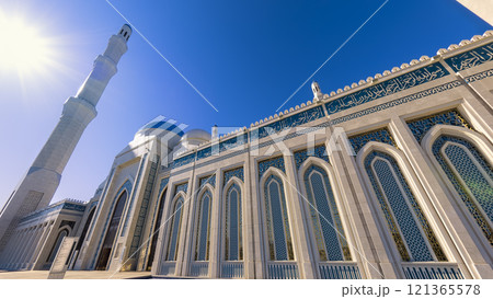 カザフスタン・アスタナ　中央アジア最大のモスク【グランドモスク】外観  / Astana, KZ 121365578