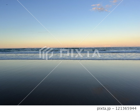 オーストラリア・クイーンズランド州・ゴールドコースト・サーファーズパラダイス 121365944