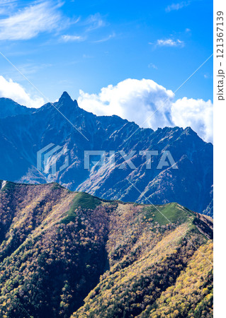 大天井岳から見る槍ヶ岳と北鎌尾根　北アルプス　大天井岳パノラマ銀座縦走登山 121367139