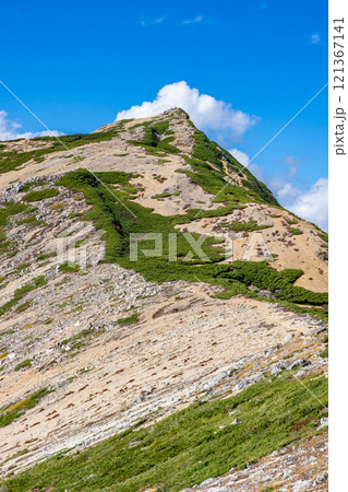 大天井岳の山頂部　北アルプス　大天井岳パノラマ銀座縦走登山 121367141