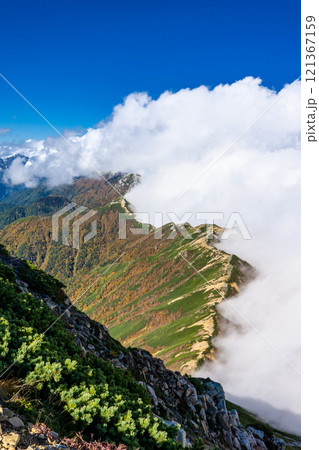 大天井岳山頂から見る表銀座縦走路 北アルプス 大天井岳パノラマ銀座縦走登山 大天井岳山頂から見る表銀座縦走路 北アルプス 大天井岳パノラマ銀座縦走登山 121367159