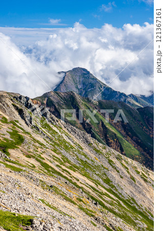 大天井岳山頂から見る常念岳 北アルプス 大天井岳パノラマ銀座縦走登山 大天井岳山頂から見る常念岳 北アルプス 大天井岳パノラマ銀座縦走登山 121367161