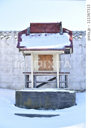 冬の北海道鹿部町で浜中神社の風景を撮影 冬の北海道鹿部町で浜中神社の風景を撮影 121367315