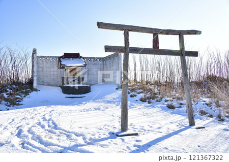 冬の北海道鹿部町で浜中神社の風景を撮影 冬の北海道鹿部町で浜中神社の風景を撮影 121367322